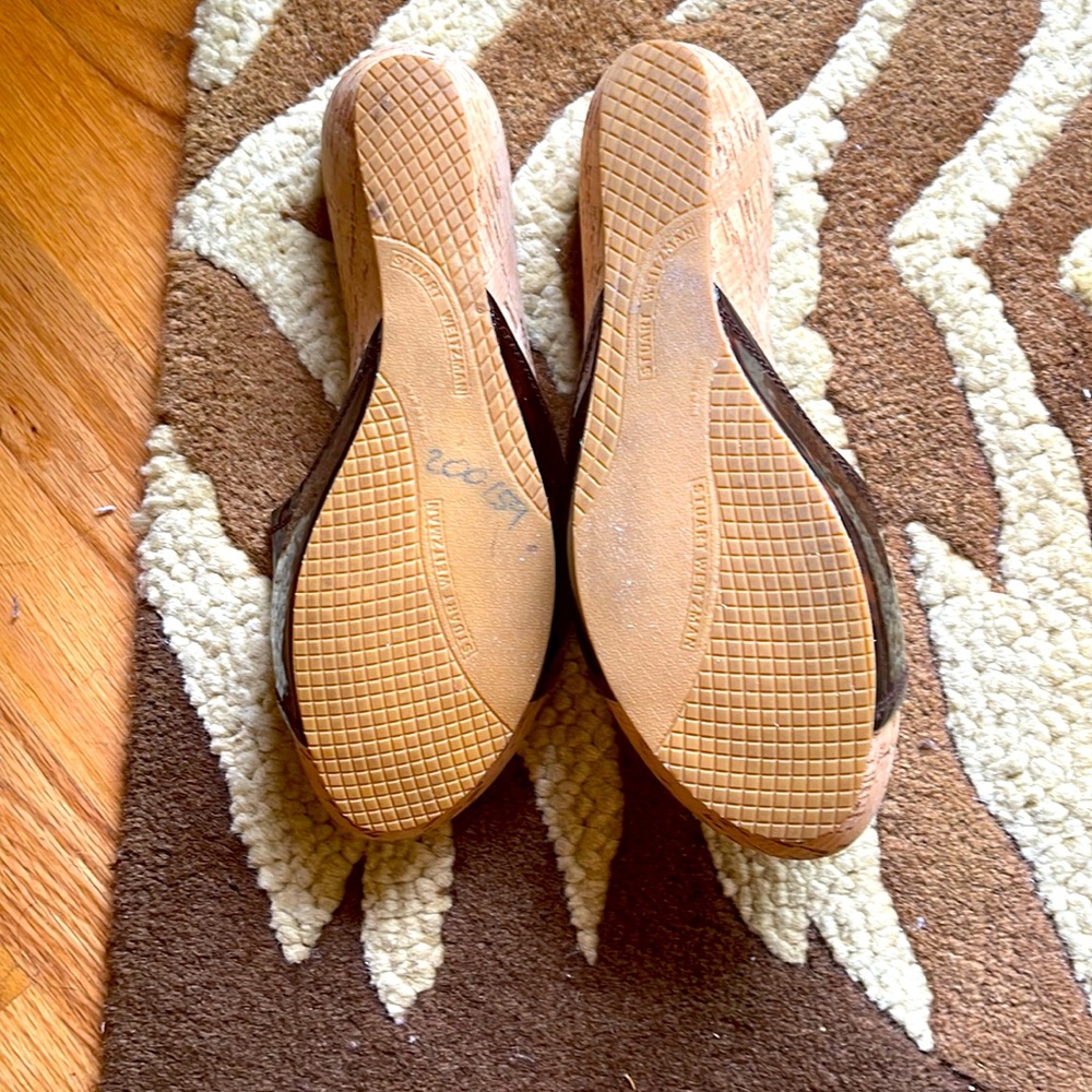 Stuart Weitzmam cork wedge and tortoise patent leather size 8.5 - Picture 3 of 5